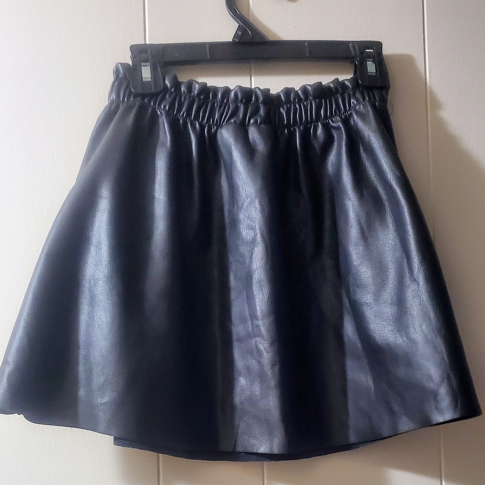 Isaac Mizrahi girls‎ 10-12 black pull on faux leather mini skirt